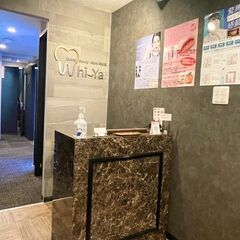 歯のホワイトニングサロンスタッフの画像