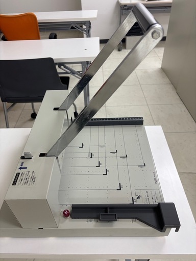 PLUS 裁断機PK-513L 事務用品　ペーパーカッター