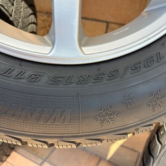 スタッドレスタイヤの画像