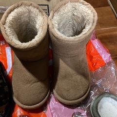 ムートン、クロックス計6点の画像