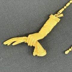 バレンシアガのネックレスの画像