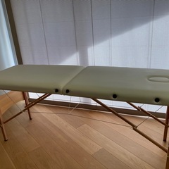 【引き取り限定/軽量13kg】折りたたみマッサージベッド 施術台（半年使用・カバー使用）の画像