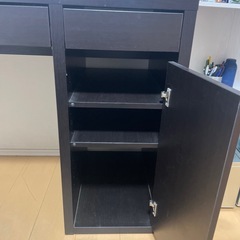 IKEAの学習机の画像