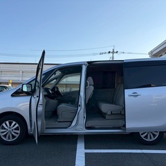 8人乗り☆ガソリン代 節約☆S-HYBRID入りました‼️25年式☆月々1.2万円〜分割払い可❗️車検2年付き！大人気☆ニッサン セレナ☆ステアリングスイッチ付き☆Bluetooth対応ナビ☆走行中DVD見れます☆アラウンドビューモニター☆ドラレコ付きのフル装備☆両側電動スライドドア☆ウィンカーミラー☆フル装備☆事故修復歴無し☆純正アルミ☆車内広々三列シート‼️の画像