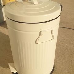 【大きいサイズ】ステンレス ダストボックス  | ゴミ箱 ごみ箱   ペダル式ゴミ箱  ふた付き 蓋付き キッチン 大型（◐高さ45✕直径30） 縦型の画像