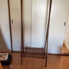 イケアのテーブル、ローテーブル、ハンガー掛け、カラーボックス等々の画像