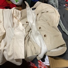 コート、パーカー、スカートの画像