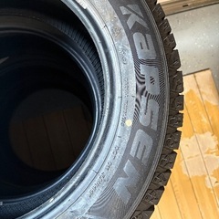 スタッドレス4本セット　7部山　215/60R16 99H XL スタッドレス　4本　7部山　KAPSEN snowshoes AW33 2022年製造　送料無料　トゥーラン、ノア、ヴォクシー、エスティマ等の画像