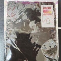 新品未使用、袋のまま。UNIQLO(ユニクロ) ヒートテック黒、ハイネックタイプ。いかがでしょうか？の画像