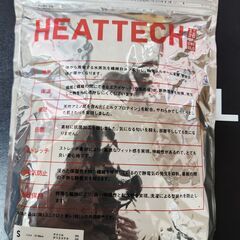 新品未使用、袋のまま。UNIQLO(ユニクロ) ヒートテック黒、ハイネックタイプ。いかがでしょうか？の画像