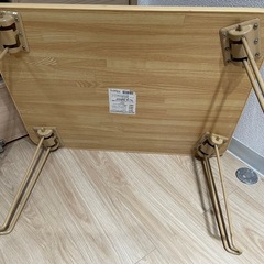 折り畳みテーブルの画像