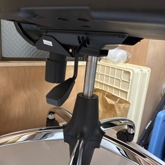 デスク椅子ローラ付きの画像