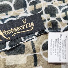 √Accessorize(アクセサライズ) イギリスブランドらしいくっきりかっちり、クラシカル柄のロングストール。いかがでしょうか？の画像
