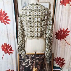 √Accessorize(アクセサライズ) イギリスブランドらしいくっきりかっちり、クラシカル柄のロングストール。いかがでしょうか？の画像