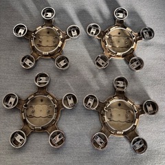 アウディ　純正ホイールキャップ 135mm 4個 8R0601165の画像