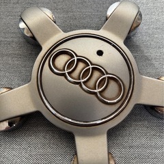 アウディ　純正ホイールキャップ 135mm 4個 8R0601165の画像