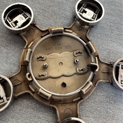 アウディ　純正ホイールキャップ 135mm 4個 8R0601165の画像