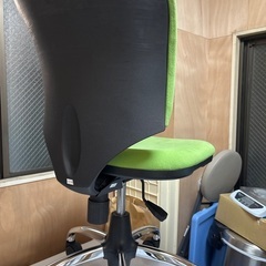 デスク椅子ローラ付きの画像