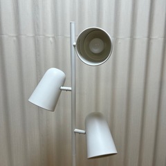 IKEA 定価8380円　NYMÅNE ニーモーネ フロアランプ 3スポットの画像