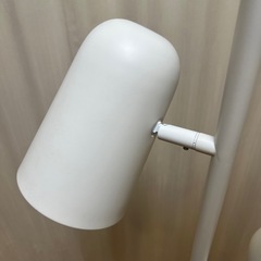 IKEA 定価8380円　NYMÅNE ニーモーネ フロアランプ 3スポットの画像