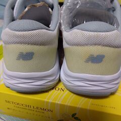 new balanceランニングシューズホワイト22.5の画像