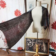 ∴極上シルク100％。艶やかさと滑らか感が群を抜いているロングストール、いかがでしょうか？の画像