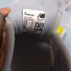 new balanceランニングシューズホワイト22.5の画像