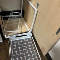 【引き取り確定】ハンドメイド小型収納棚＋引き出し式ワイヤーラック（2段）セットの画像
