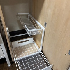 【引き取り確定】ハンドメイド小型収納棚＋引き出し式ワイヤーラック（2段）セットの画像