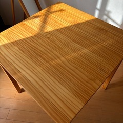 ダイニングテーブルの画像