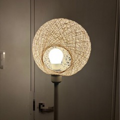 床に置く照明の画像