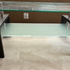 ガラステーブル　机　リビング　家具　インテリアの画像