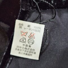 √シルクの浮織デザイン。目を瞠るような贅沢感たっぷりの大判ストール、いかがでしょうか？の画像