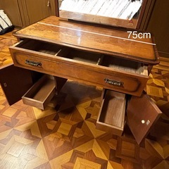 レトロなドレッサー　の画像