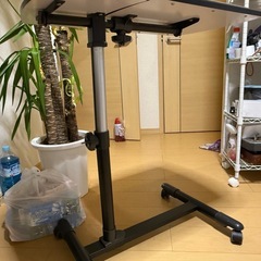 サンワダイレクト サイドテーブル 昇降式 の画像