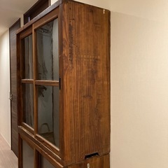 昭和レトロゆらゆらガラス飾り棚食器棚の画像