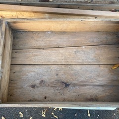 パンの木箱の画像