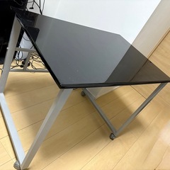 オフィスデスクの画像