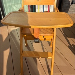 木製ベビーチェアの画像