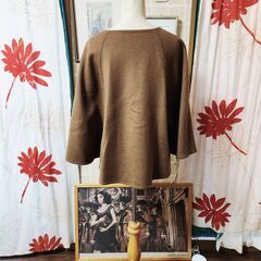 ＆ノーカラーの綺麗可愛いポンチョ。お袖をくぐらせるポイント有！の素敵な一枚、いかがでしょうか？の画像