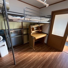 勉強机とベットのせっとのセットの画像