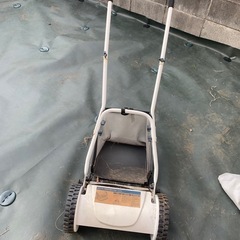 手動芝刈り機の画像