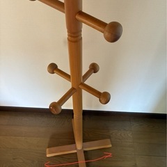 木製ポールハンガーの画像