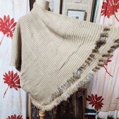 新品未使用、タグ・袋付。CLUDIA-BIT(クラウディア ビット) リアルファーの可愛らしい、たっぷりゆったりニットアウター。いかがでしょうか？の画像