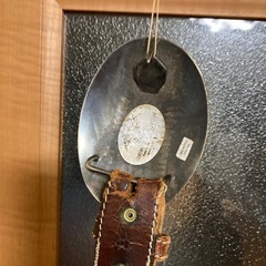 シルバーのバックルと牛革ベルトの画像