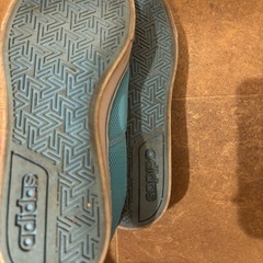adidas 靴の画像