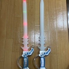 光る剣の画像