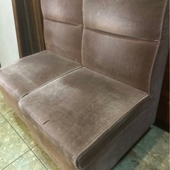 25年続いた純喫茶の椅子＆机＆仕切り＆額縁の画像