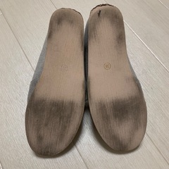 灰色 パンプス 23cmの画像