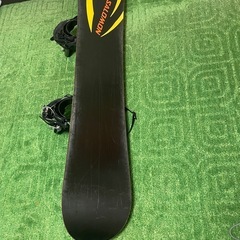 SALOMON PROVIDERスノーボード、ブラックとオレンジのグラフィックデザイン。の画像